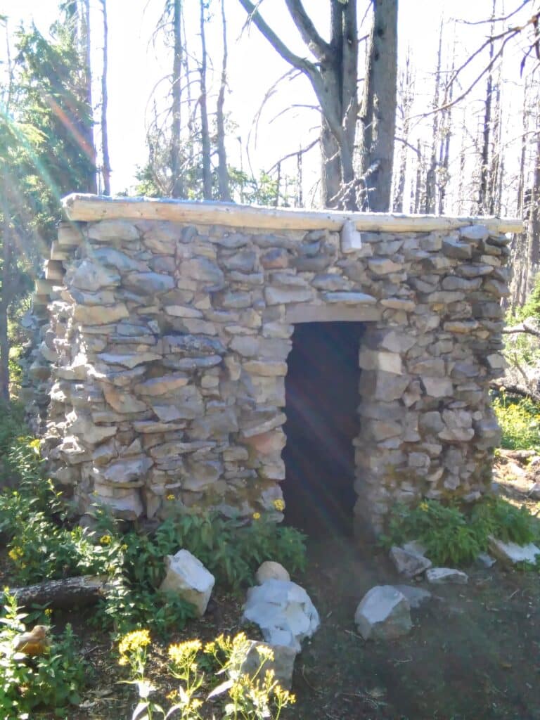 Timberline_Trail_Cairn_Basin_Shelter
