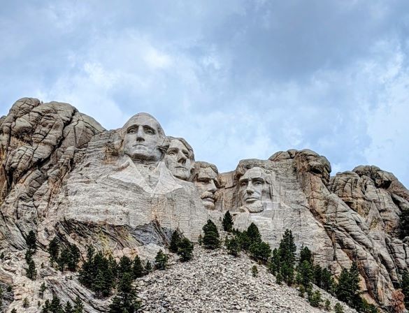 Moutn Rushmore road trip south dakota